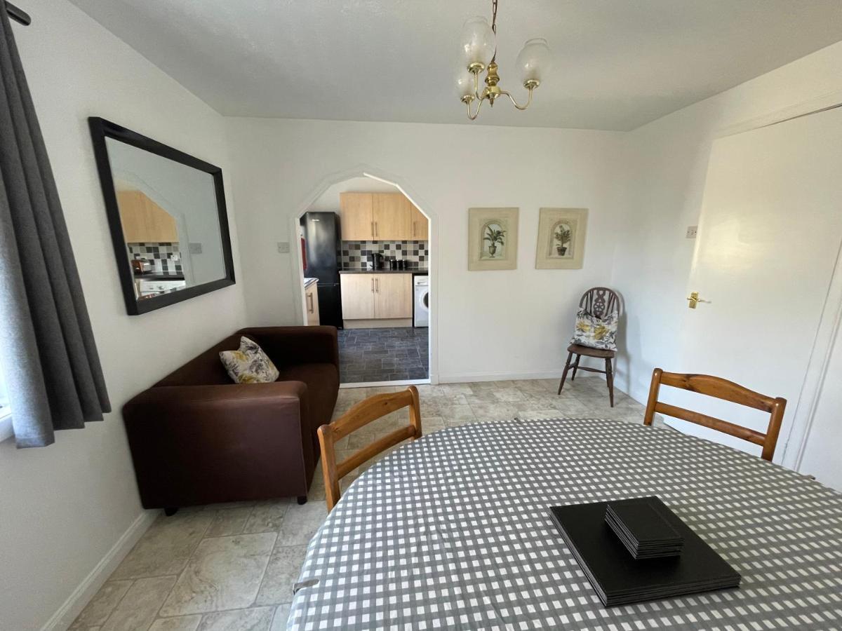 The Number Eleven Apartment Kilmuir  Extérieur photo